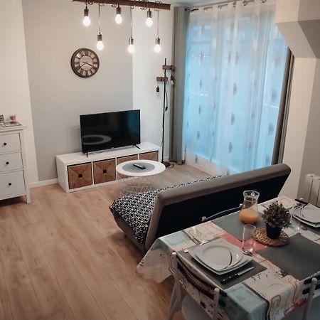 Cosy Et Moderne En Centre Ville, Fibre Haut Debit Ernee Ngoại thất bức ảnh