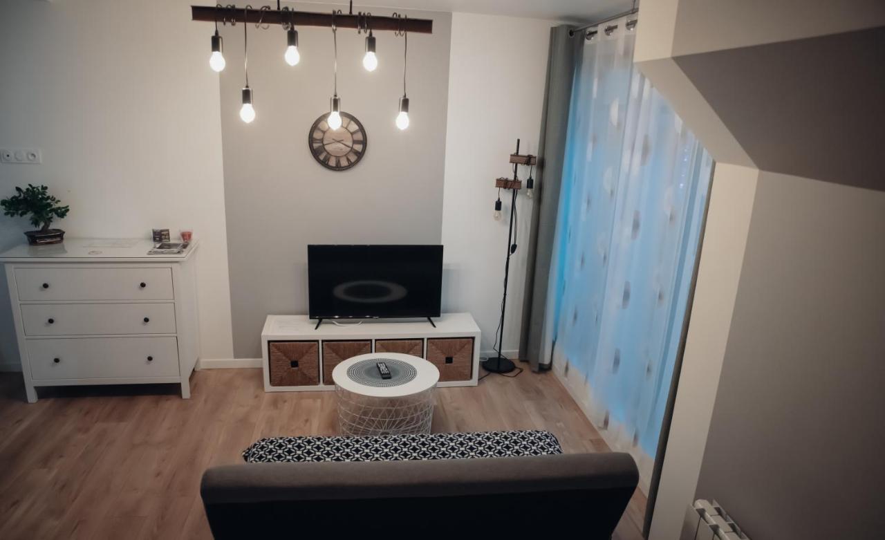 Cosy Et Moderne En Centre Ville, Fibre Haut Debit Ernee Ngoại thất bức ảnh