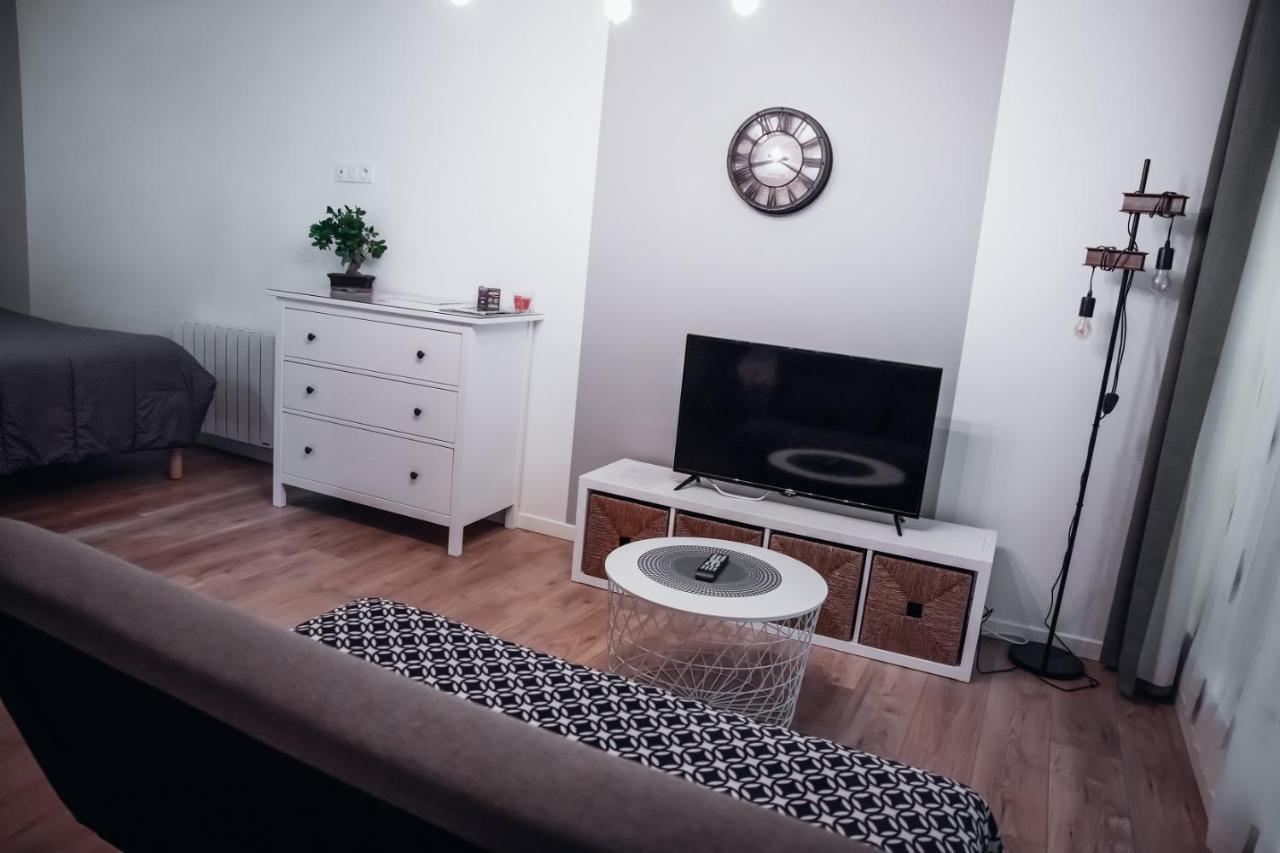 Cosy Et Moderne En Centre Ville, Fibre Haut Debit Ernee Ngoại thất bức ảnh