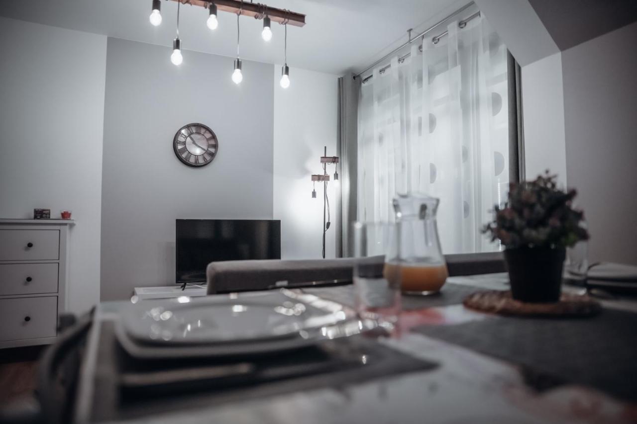 Cosy Et Moderne En Centre Ville, Fibre Haut Debit Ernee Ngoại thất bức ảnh