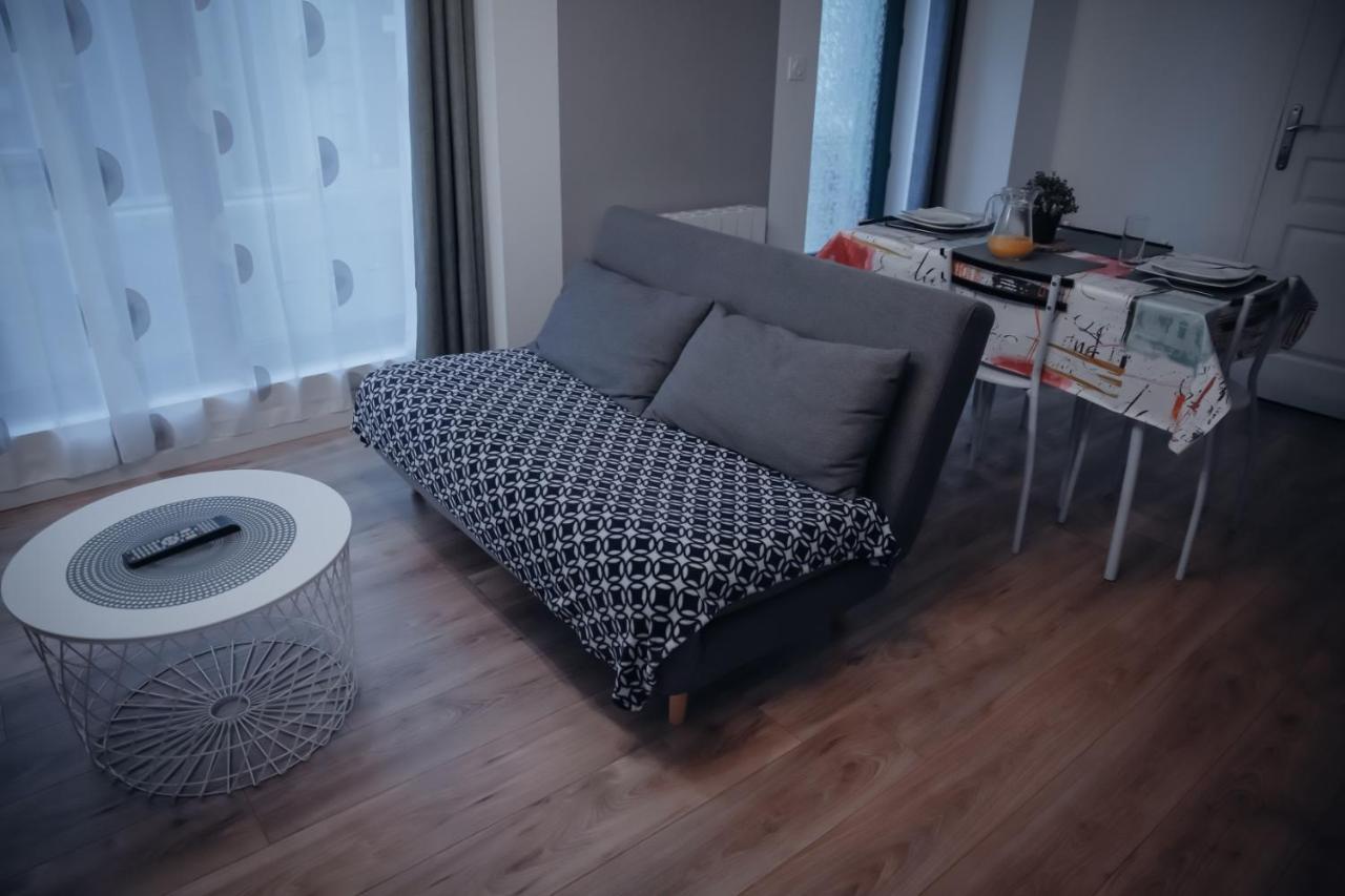 Cosy Et Moderne En Centre Ville, Fibre Haut Debit Ernee Ngoại thất bức ảnh