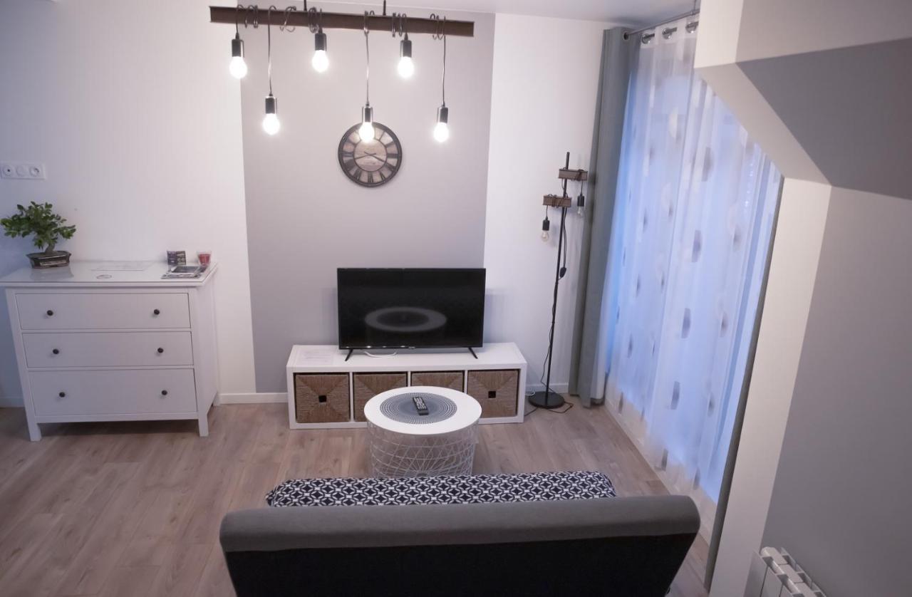 Cosy Et Moderne En Centre Ville, Fibre Haut Debit Ernee Ngoại thất bức ảnh