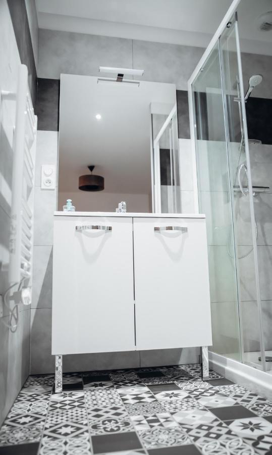 Cosy Et Moderne En Centre Ville, Fibre Haut Debit Ernee Ngoại thất bức ảnh