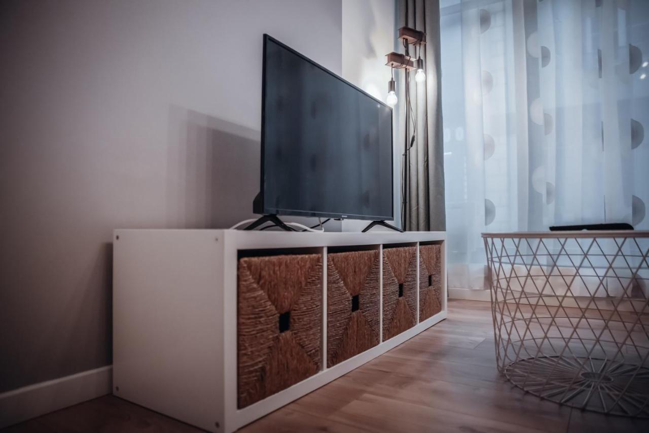 Cosy Et Moderne En Centre Ville, Fibre Haut Debit Ernee Ngoại thất bức ảnh